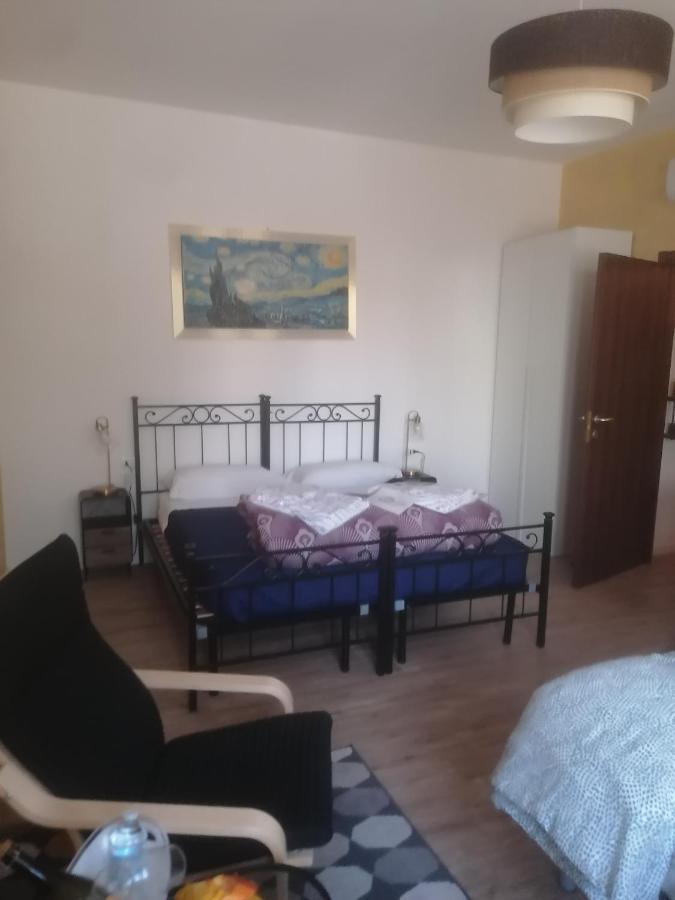 Emmanueli65 Fronte Clinica Per 5 Matrimoniale 2 Singoli 1 Divano Letto เปียเชนซา ภายนอก รูปภาพ